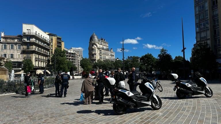 Contrôle sur la place
